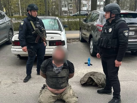 В Буче мужчина устроил стрельбу возле супермаркета - его уже задержала полиция