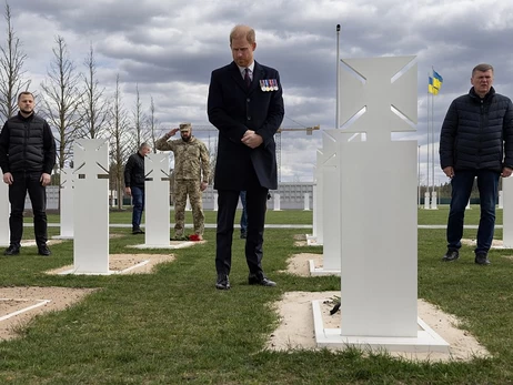 Принц Гаррі, який прибув до Києва, вшанував пам'ять загиблих українських воїнів