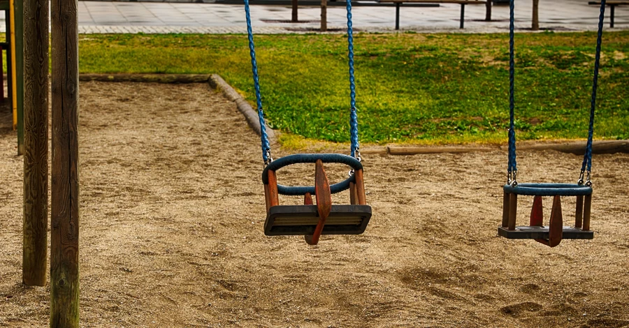 Жители Киева сообщили о мужчине, которыйякобы колет детей иглами - полиция проверяет