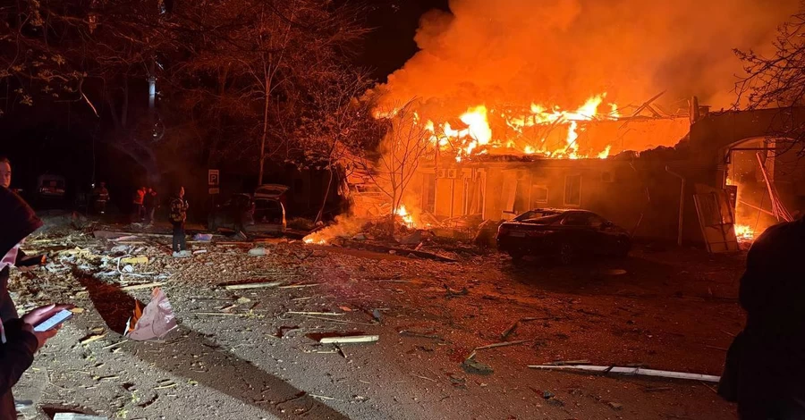 Росіяни вдарили по Одесі, зруйновані житлові будинки, є постраждалі