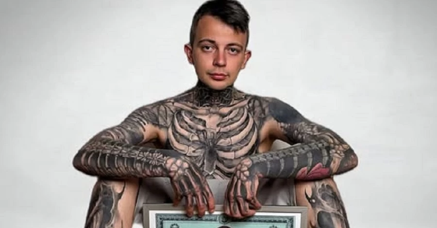 Житель Дрогобыча побил мировой рекорд, набив на теле реальное строение скелета