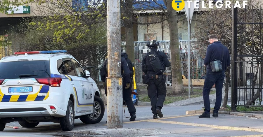 У поліції покроково розповіли, що робити батькам з дітьми, якщо побачили на вулиці людину зі зброєю