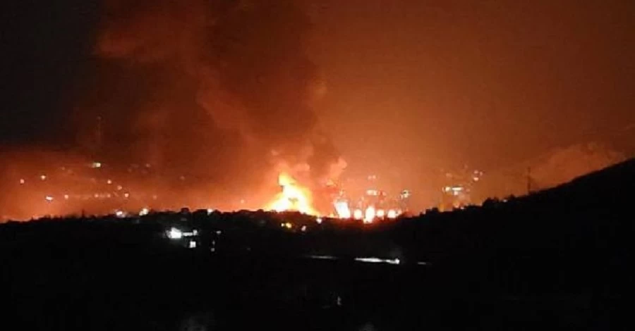 В Туапсе снова раздавались взрывы, горит НПЗ и порт
