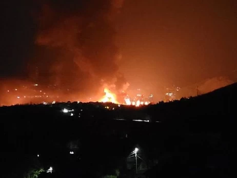 В Туапсе снова раздавались взрывы, горят НПЗ и порт