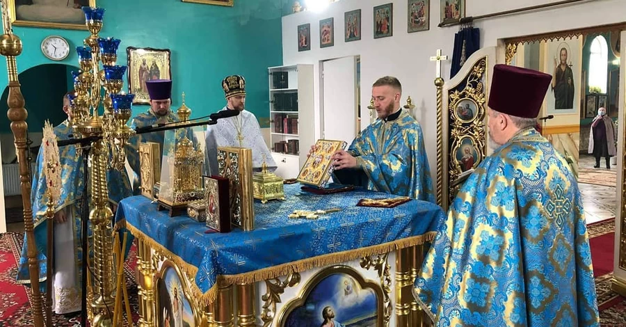 Церковь должна быть в ТikТоk и ФБ: экс-музыкант теперь читает Службу Божью в прифронтовом храме