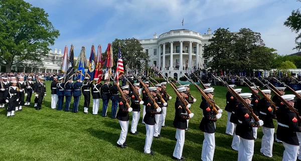 Трамп влаштував у Білому домі військовий парад на честь короля Великобританії Чарльза ІІІ