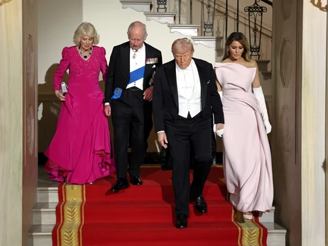 Прием в честь короля: Мелания - в Dior, среди гостей - миллиардеры, на десерт - торт в форме улья