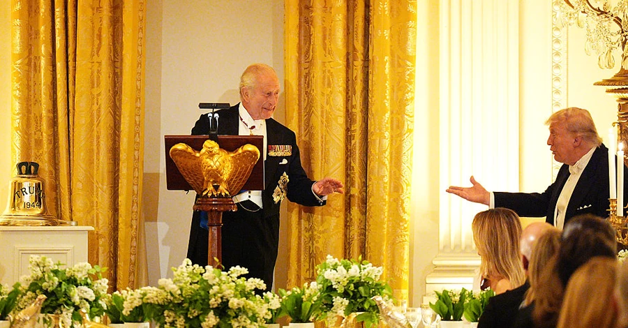 Дзвін, плани столу Resolute і лист Адамса - Чарльз III і Трамп обмінялися символічними подарунками