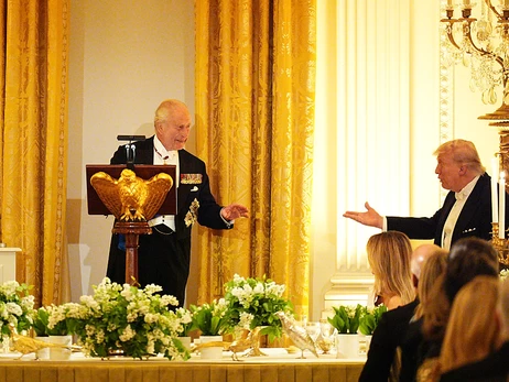 Колокол, планы стола Resolute и письмо Адамса – Чарльз III и Трамп обменялись символическими подарками