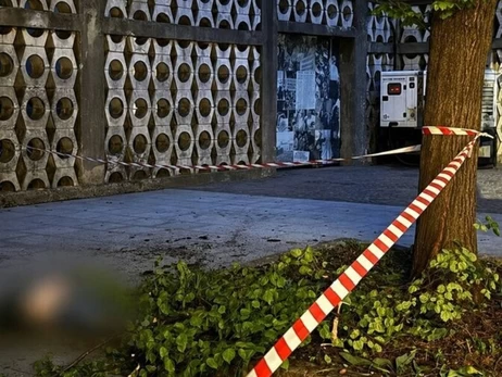 З оглядового майданчика львівської ратуші викинувся іноземець - чоловік залишив записку