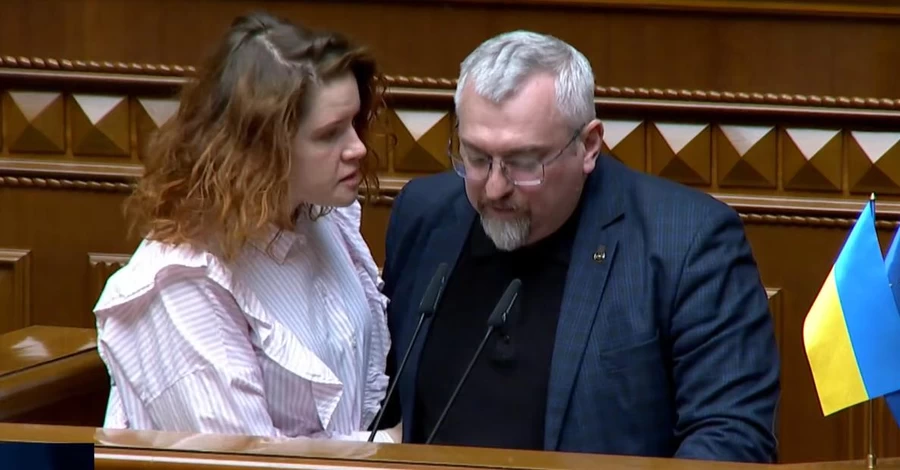 Безугла напала на свого колегу Федієнка під час його виступу в Раді