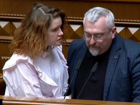 Безугла напала на свого колегу Федієнка під час його виступу в Раді