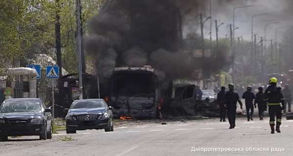 Россия атаковала Днепр – горят магазин и авто, один человек погиб