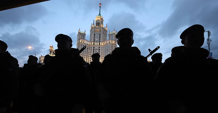 Парад победы на Красной площади: без танков, суворовцев и интернета