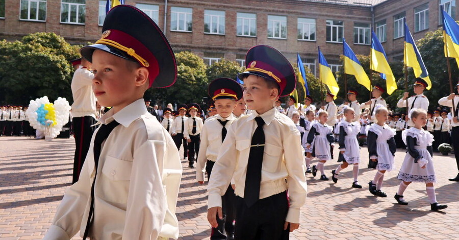 Не місце для розмов про смерть: як говорити з дітьми про війну на шкільних святах
