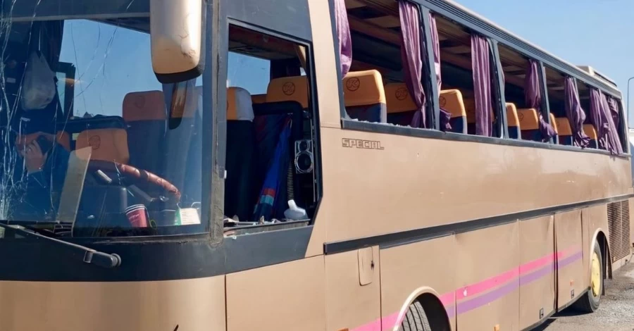 На Дніпропетровщині під удар РФ потрапив автобус із десятками дітей, є поранені