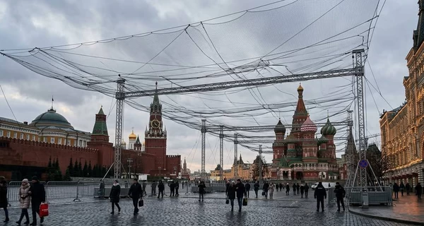Журналисты прошлись по Красной площади — антидроновой сетки там нет