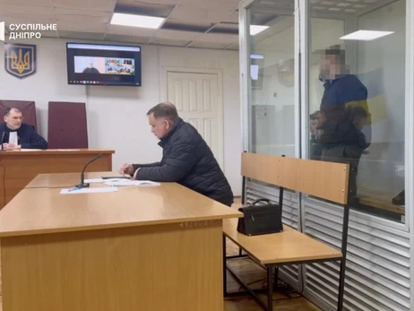 Трех бойцов 