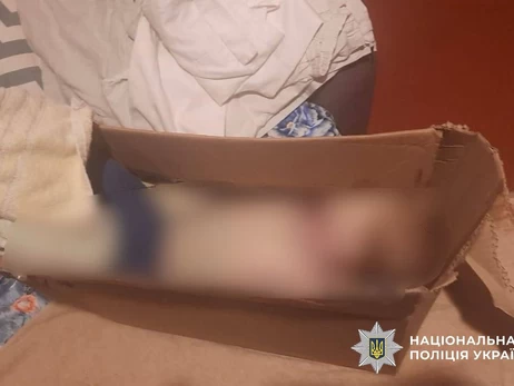 В Киевской области мать не лечила больного ребенка и мальчик умер - она ​​спрятала его в коробке в шкафу