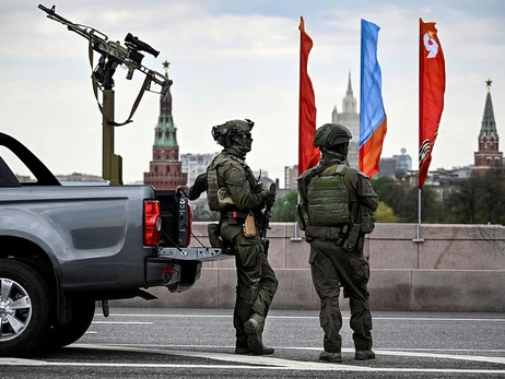 Виталий Кулик: Бестолковый парад без техники 9 мая - это месседж о страхе Путина