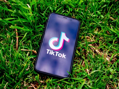 Небезпечний TikTok-тренд із нагріванням іграшок у мікрохвильовці спричинив опіки у дітей