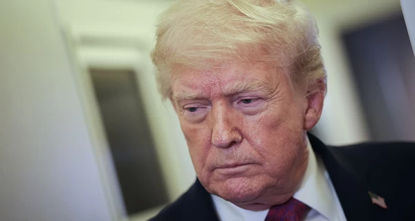 США и Иран атаковали объекты друг друга, Трамп заявил, что Тегераном «управляют лунатики»