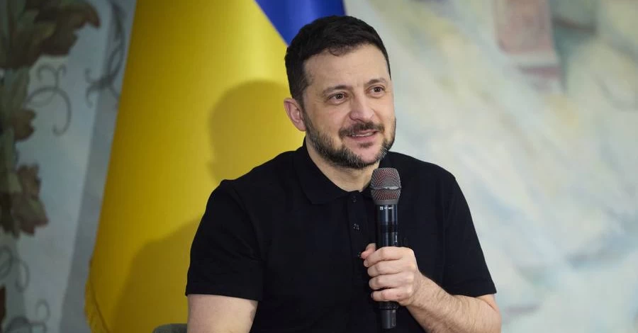 Зеленский издал указ о разрешении провести парад в Москве