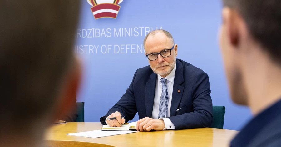 Міністр оборони Латвії пішов у відставку через дрони, що залетіли в країну