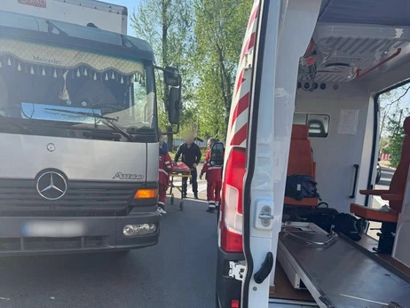 В больнице Ирпеня умерла 8-летняя девочка, которую утром сбил грузовик