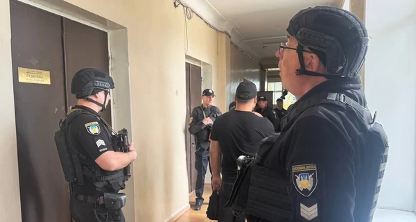 На Кіровоградщині заступник мера стріляв у будівлі міськради, є поранені
