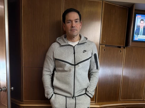 Рубіо летить до Китаю у костюмі Nike, як у Мадуро під час затримання