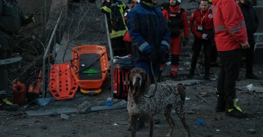 В Киеве после обстрела РФ без вести пропавшими считаются еще 10 жителей разрушенной многоэтажки 