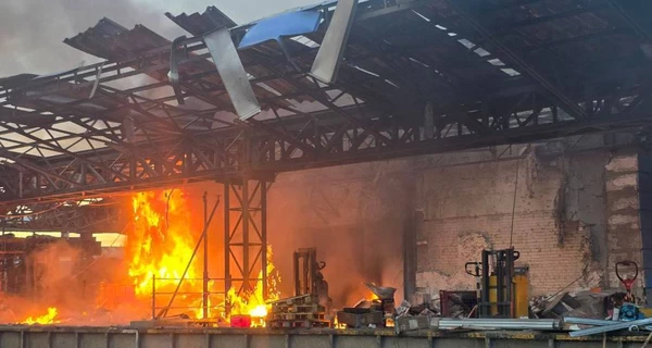 Росіяни тричі за добу атакували депо Нової пошти у Харкові