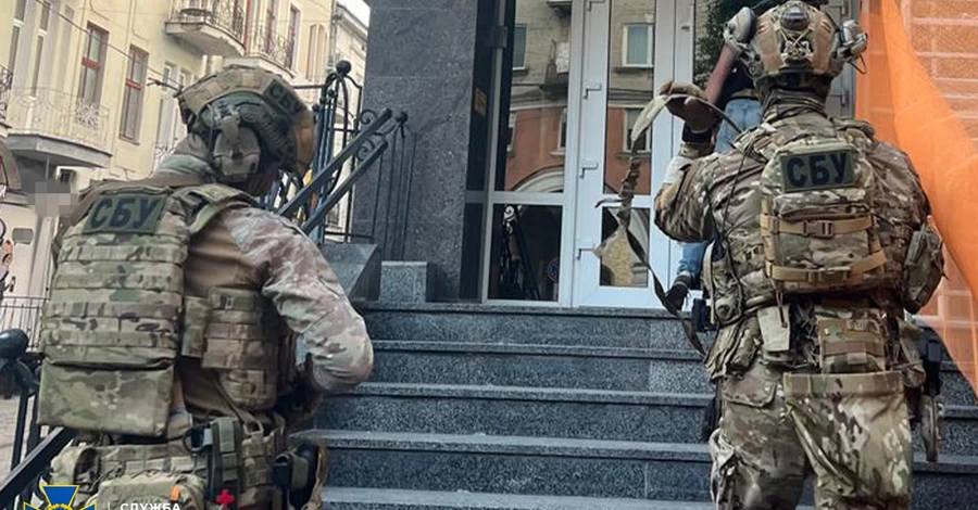 Правоохранители назвали задержанных высокопоставленных чиновников Нацполиции, подозреваемых в «крышевании» «порноофисов»