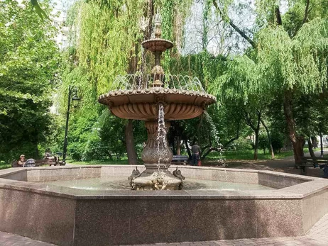 У парках та скверах Києва запустили фонтани - список локацій