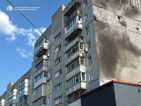 РФ ударила по многоэтажкам в Днепре - много раненых, вспыхнул пожар 