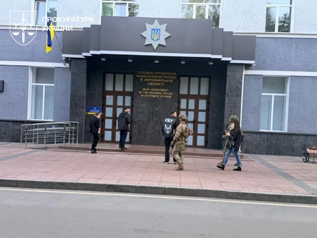 Суд отправил под стражу должностных лиц Нацполиции, подозреваемых в «крышевании» работы «порноофисов»