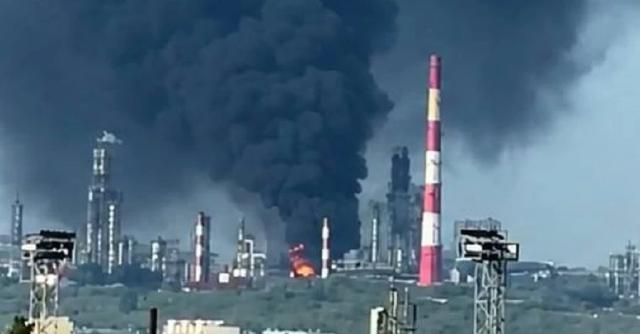 Після атаки БпЛА на Сизранський НПЗ у Самарській області горить установка переробки нафти