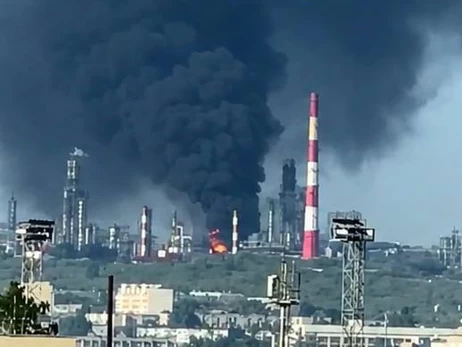 После атаки БПЛА на Сызранский НПЗ в Самарской области горит установка переработки нефти
