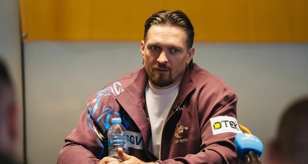 Усик зустрівся з ветеранами-енергетиками ДТЕК напередодні бою в Каїрі