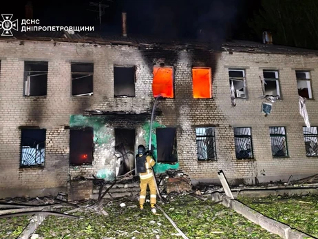 Под Краматорском РФ ударила по пожарникам, а в Полтаве - по админзданию