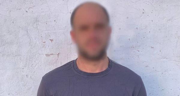 В Киеве задержали мужчину, который после ракетного обстрела обворовывал поврежденные квартиры жителей Подола