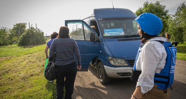 Евакуація із зони війни: куди везуть людей і хто їм допомагає