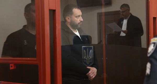 Четверо полицейских-фигурантов дела о покровительстве порноофисов вышли из СИЗО