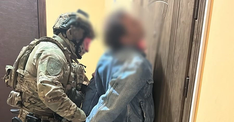 В Киеве военный в СОЧ устроил стрельбу в многоэтажке - ему сообщили о подозрении