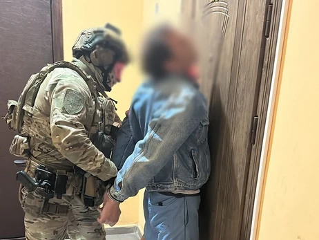 В Киеве военный в СОЧ устроил стрельбу в многоэтажке - ему сообщили о подозрении
