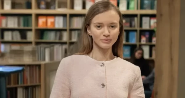 20-летняя Анна Дорош, дочь одиозного экс-советника главы Черновицкой ОВА, возглавила протокол министра Ляшко