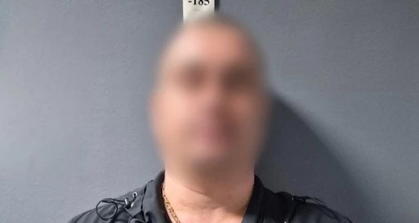 В Киеве ночью мужчина устроил стрельбу во дворе жилого дома