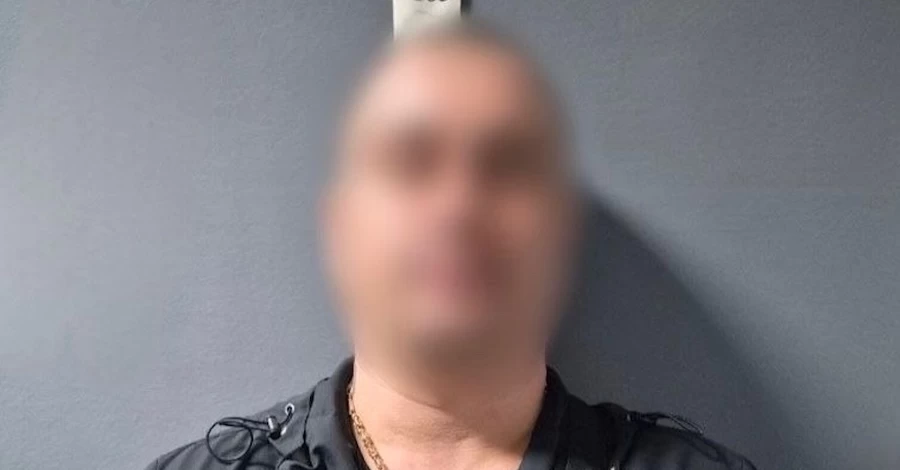 В Киеве ночью мужчина устроил стрельбу во дворе жилого дома