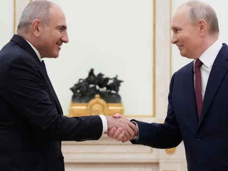Заборона на коньяк, квіти та воду: як Росія хоче покарати Вірменію за втечу до ЄС